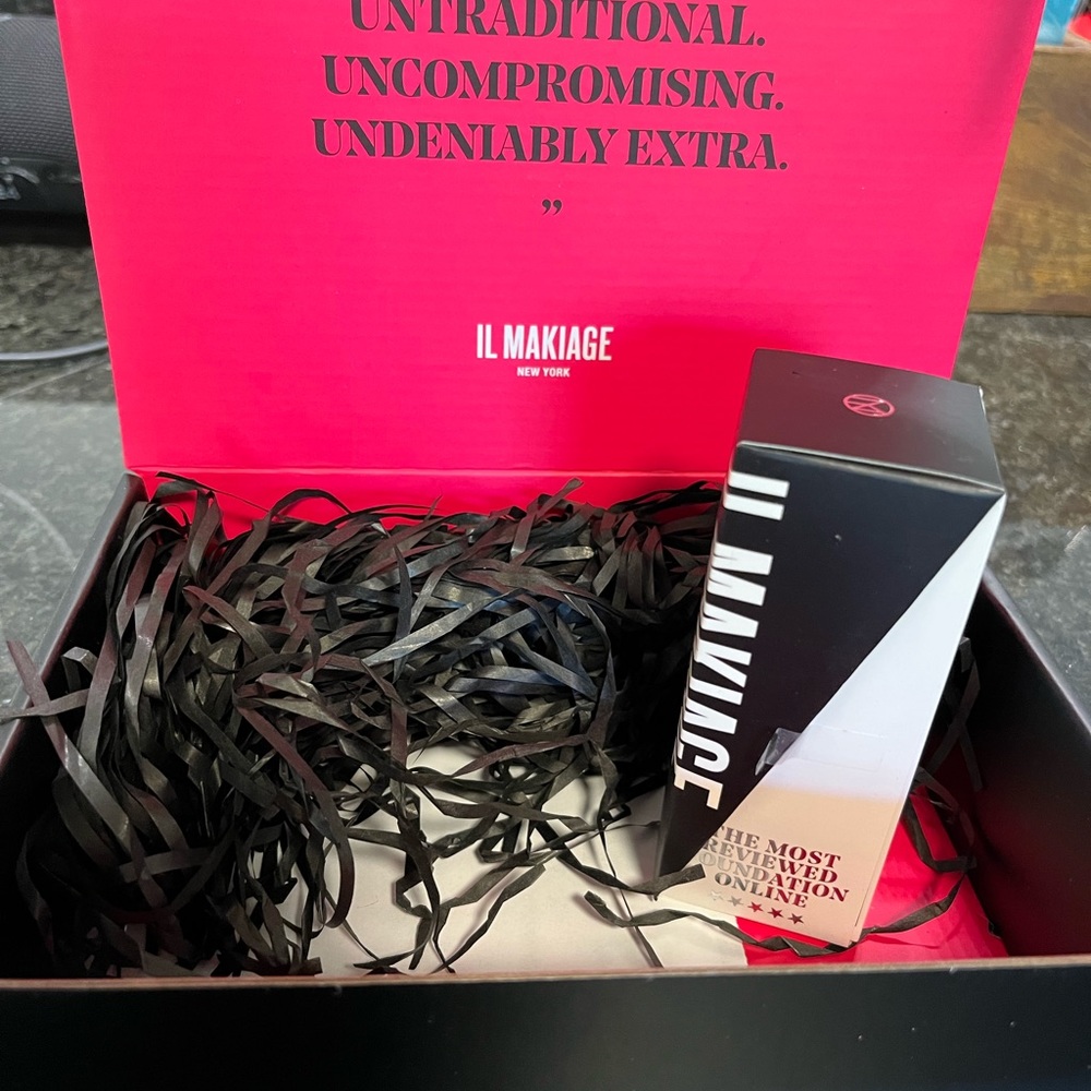 Brand New in Box. Shade 20. IL MAKIAGE Woke Up Like This Foundation